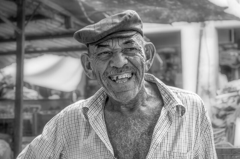 التصوير بالأبيض والأسود: متى تتخلى عن الألوان ولماذا تصبح صورك أقوى 2 التصوير بالأبيض والأسود