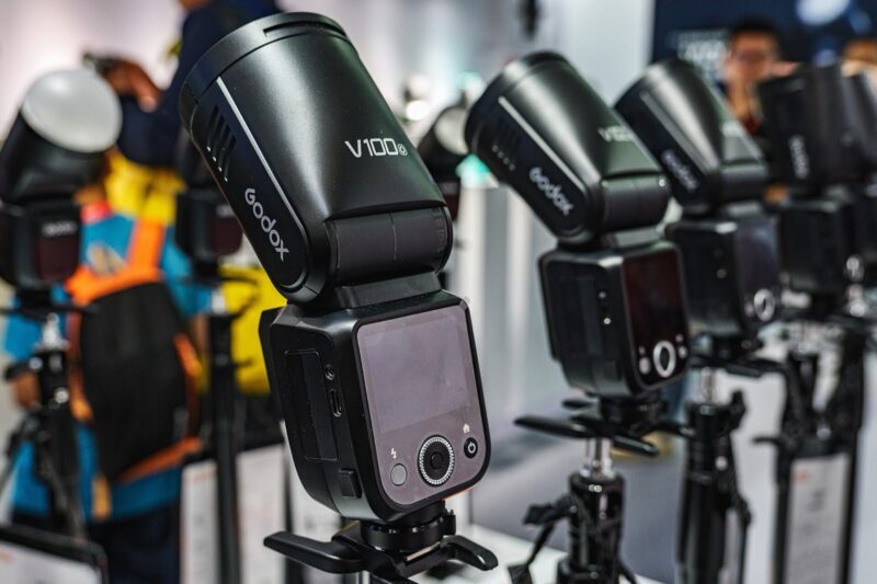 غودوكس Godox V100: فلاش برأس دائري بقوة 100 واط/ثانية وبطارية تشحن عبر USB-C 2 Godox V100