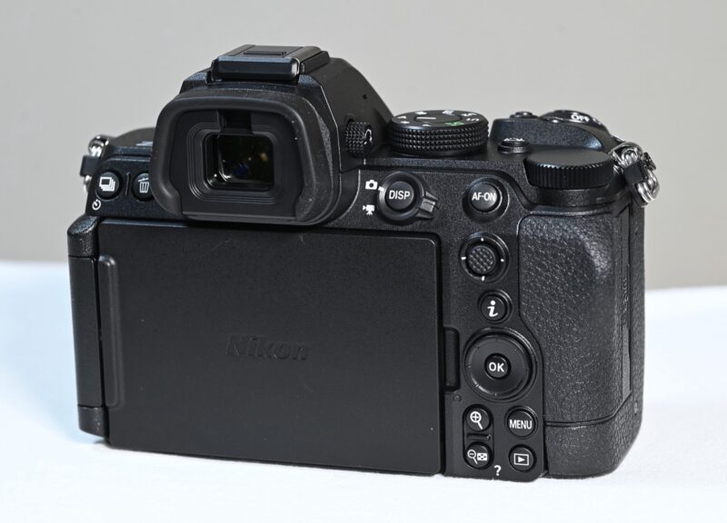 نيكون Nikon Z5II: كاميرا إطار كامل للمبتدئين بمعالج احترافي ومثبت 7.5 درجة 2 Nikon Z5II